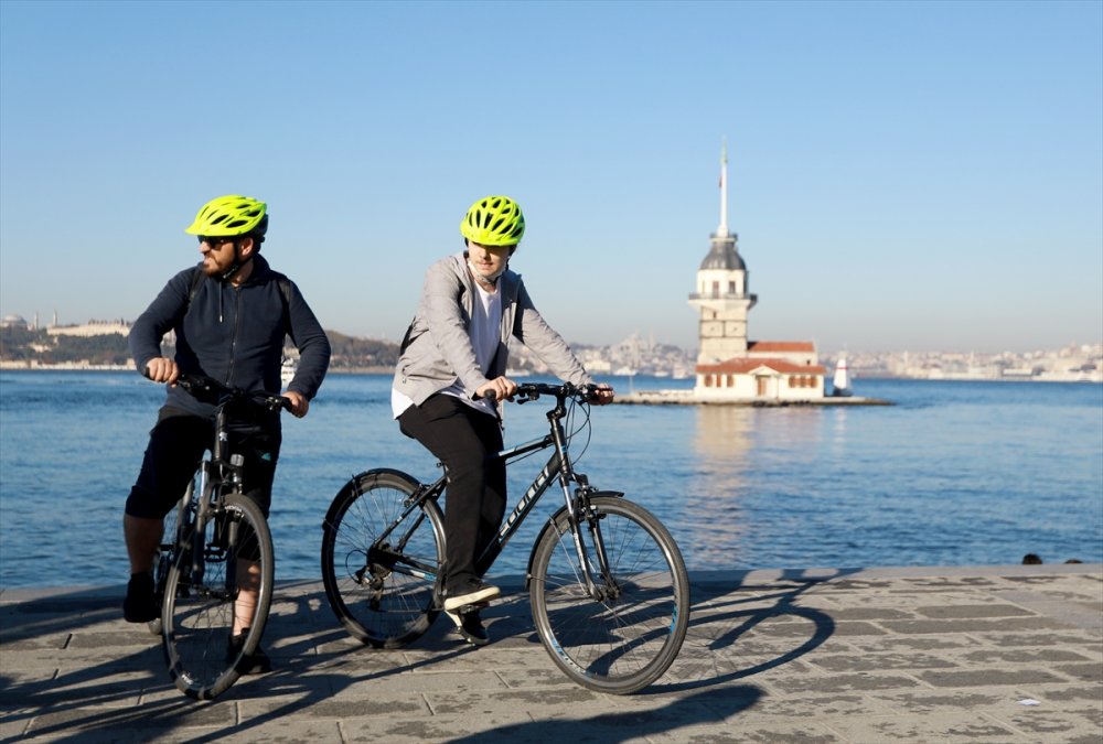 Üsküdarlı gençler müftü ve imamlarla "iki teker iki dünya" sloganıyla pedal çeviriyor