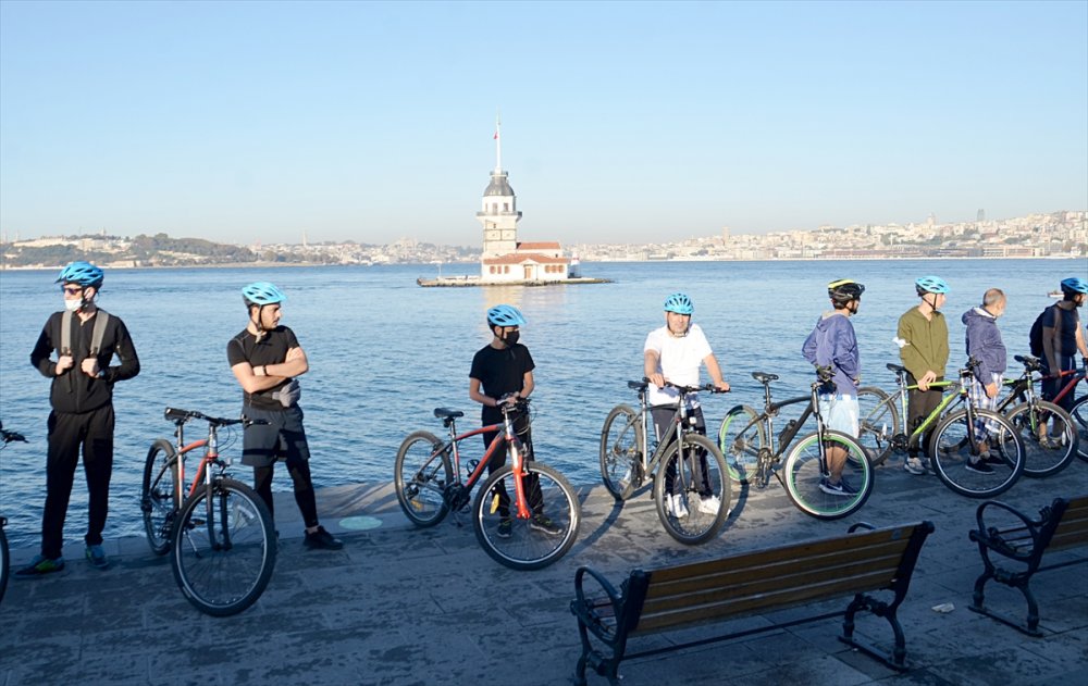 Üsküdarlı gençler müftü ve imamlarla "iki teker iki dünya" sloganıyla pedal çeviriyor