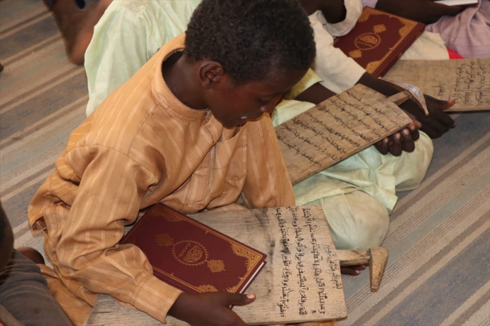 Türkiye Diyanet Vakfı Çad'da Kur'an-ı Kerim dağıttı