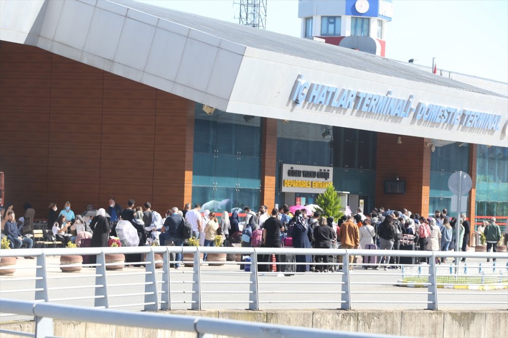 Trabzon Havalimanı'na inen uçak için bomba ihbarı yapıldı