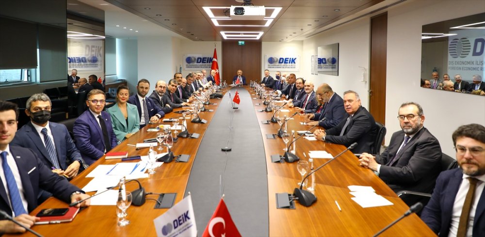 Hazine ve Maliye Bakanı Elvan, DEİK Başkanı Olpak ve beraberindeki heyeti kabul etti