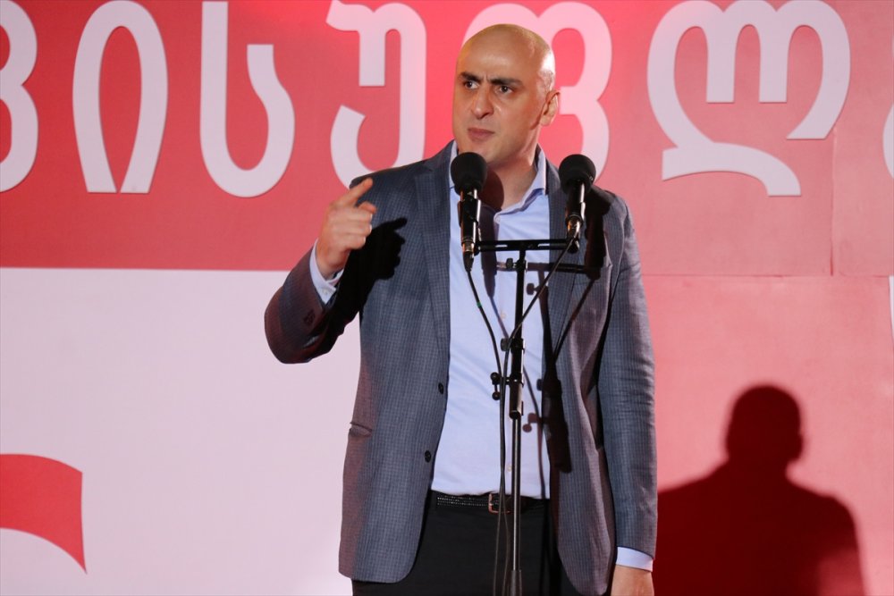 Gürcistan'da binlerce kişi tutuklu eski Cumhurbaşkanı Saakaşvili için sokağa çıktı