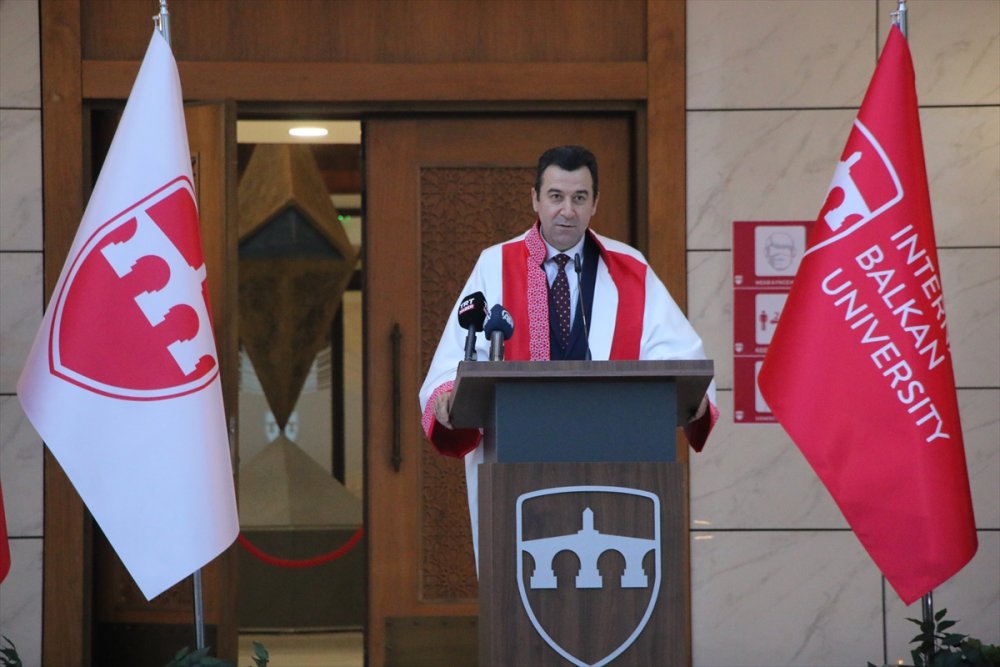 Uluslararası Balkan Üniversitesinde mezuniyet heyecanı