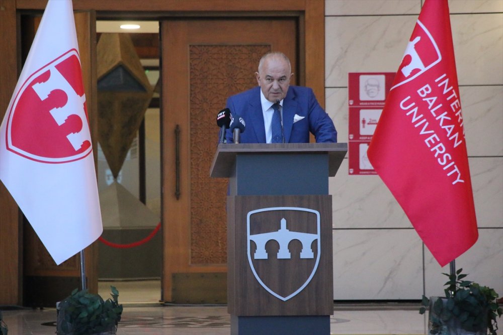 Uluslararası Balkan Üniversitesinde mezuniyet heyecanı