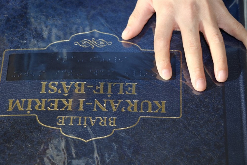 Kur'an öğrenmek isteyen görme engelli çocuk, Braille alfabeli Elif-Ba'ya kavuştu