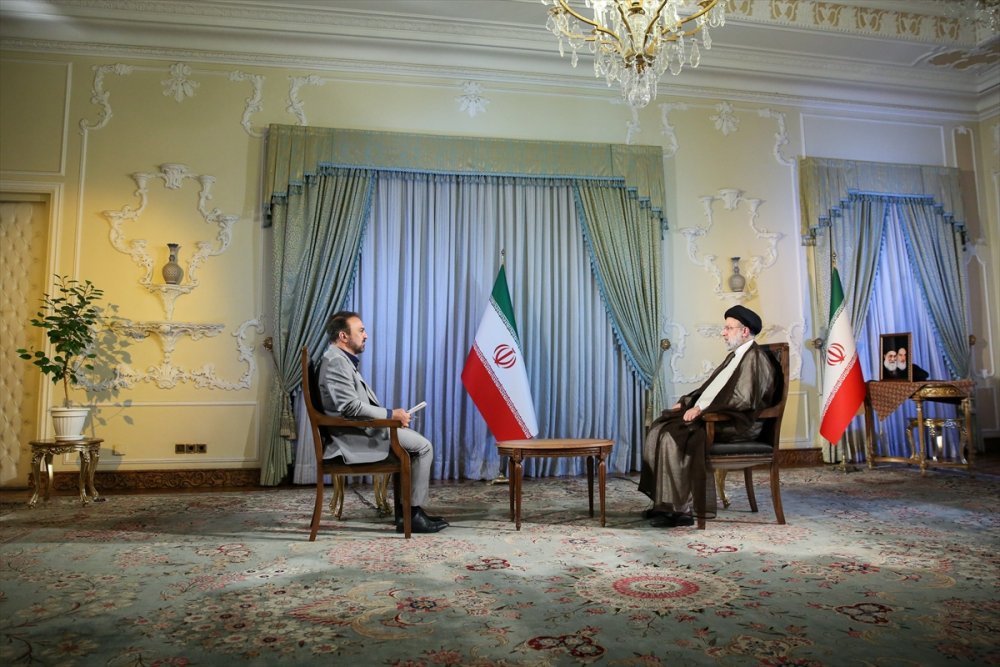 İran Cumhurbaşkanı Reisi, ABD'nin ciddiyet göstergesi olarak yaptırımları kaldırmasını istedi