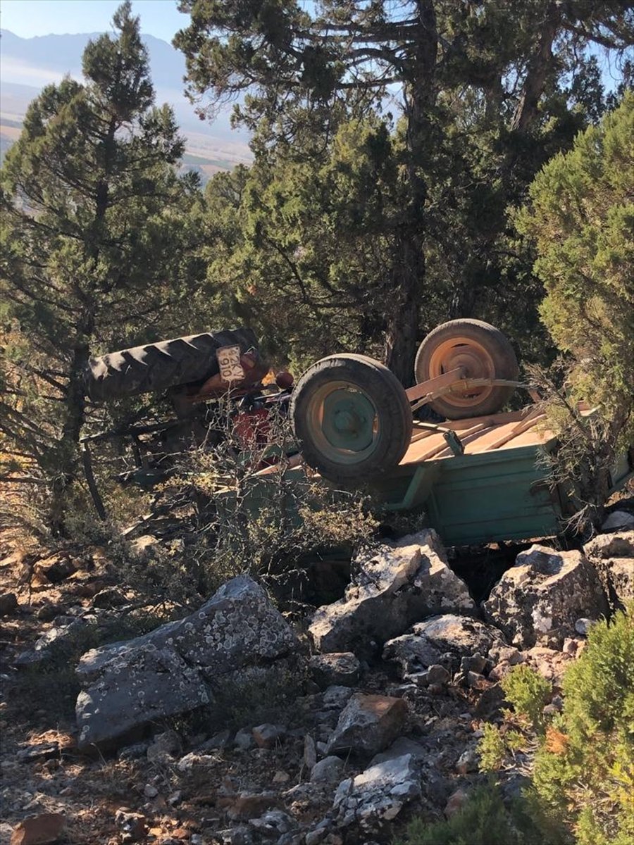 Konya'da traktörün devrildiği kazada 1 kişi öldü, 3 kişi yaralandı