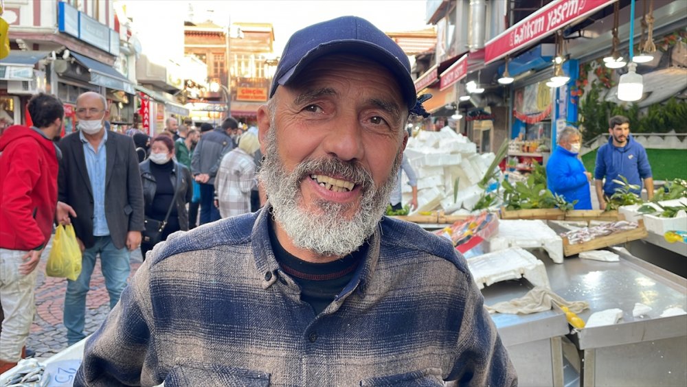 Edirne'de 5 liraya düşen hamsiye vatandaşlar yoğun ilgi gösterdi