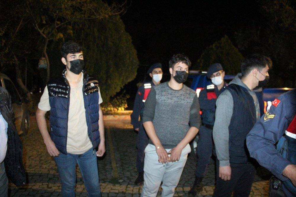 Manisa'daki Spil Dağı'nda mahsur kalan 4 kişiyi jandarma kurtardı
