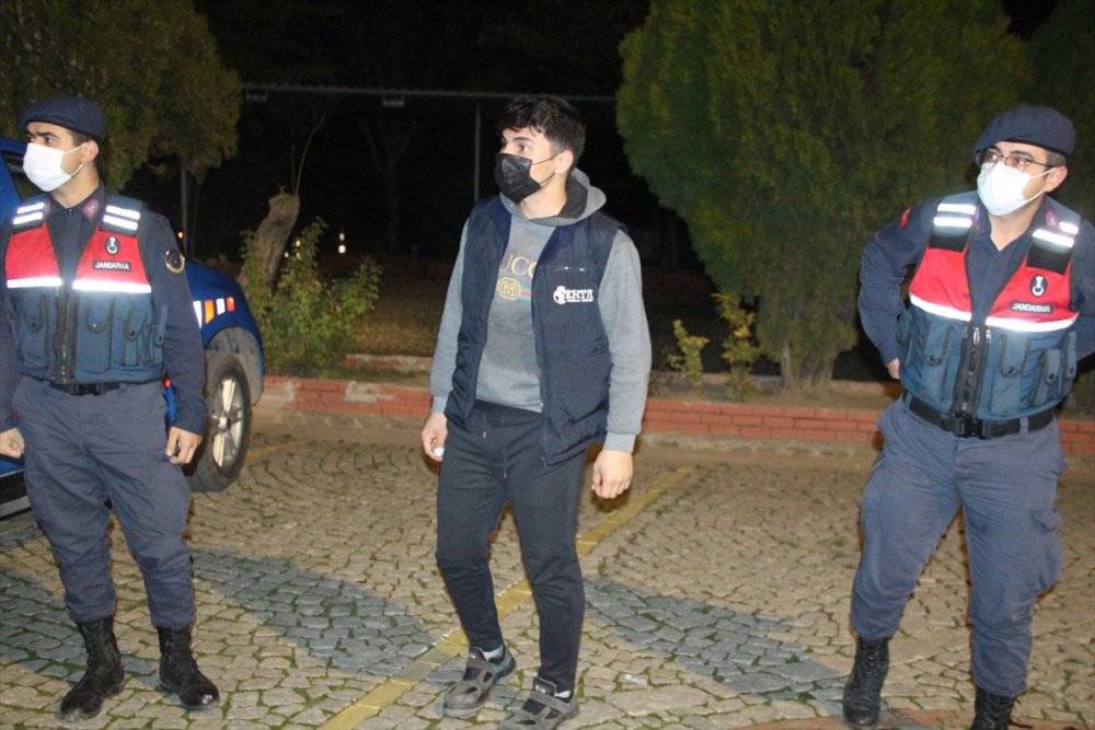 Manisa'daki Spil Dağı'nda mahsur kalan 4 kişiyi jandarma kurtardı