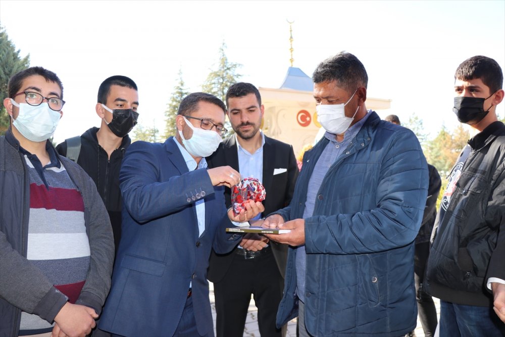 Özel öğrenciler şehit Ömer Halisdemir'in kabrini ziyaret etti