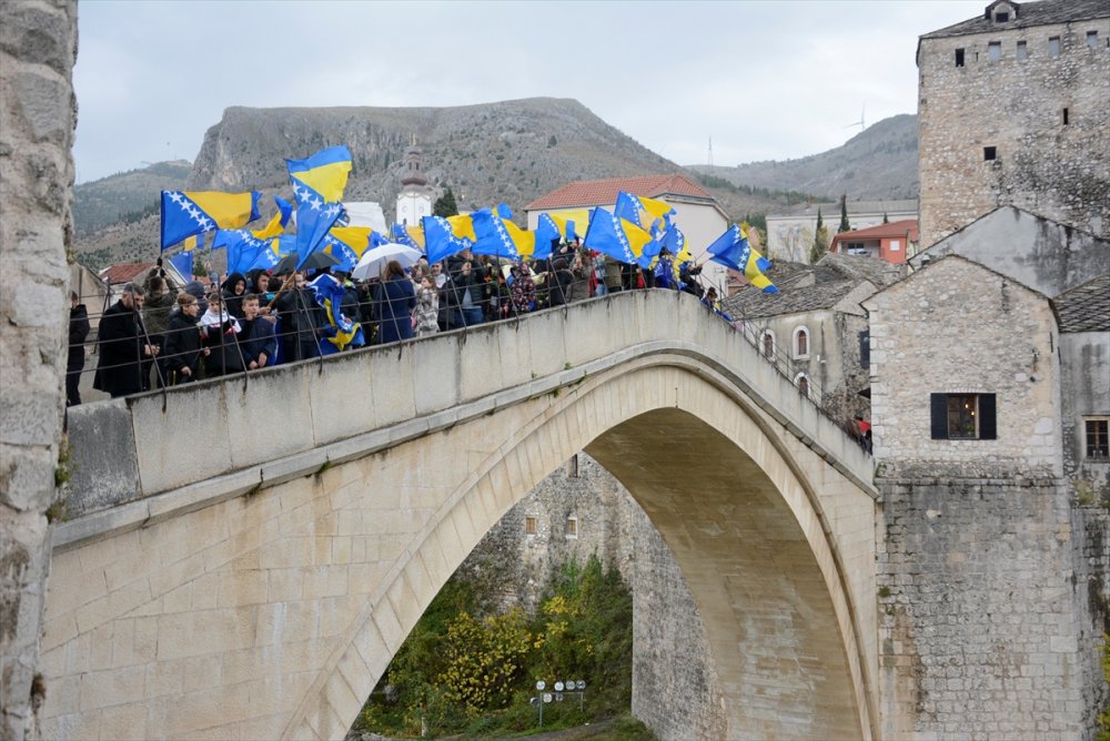 Tarihi Mostar Köprüsü'nün yıkılışının 28'inci yılında tören düzenlendi