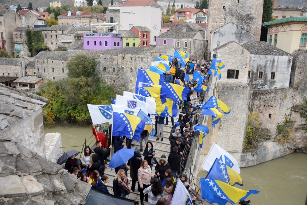 Tarihi Mostar Köprüsü'nün yıkılışının 28'inci yılında tören düzenlendi