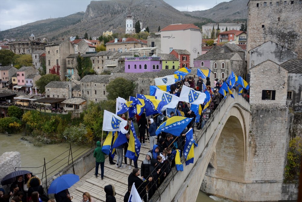 Tarihi Mostar Köprüsü'nün yıkılışının 28'inci yılında tören düzenlendi