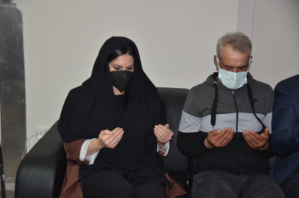 AK Parti Genel Başkan Yardımcısı Jülide Sarıeroğlu'ndan şehit kardeşine ziyaret: