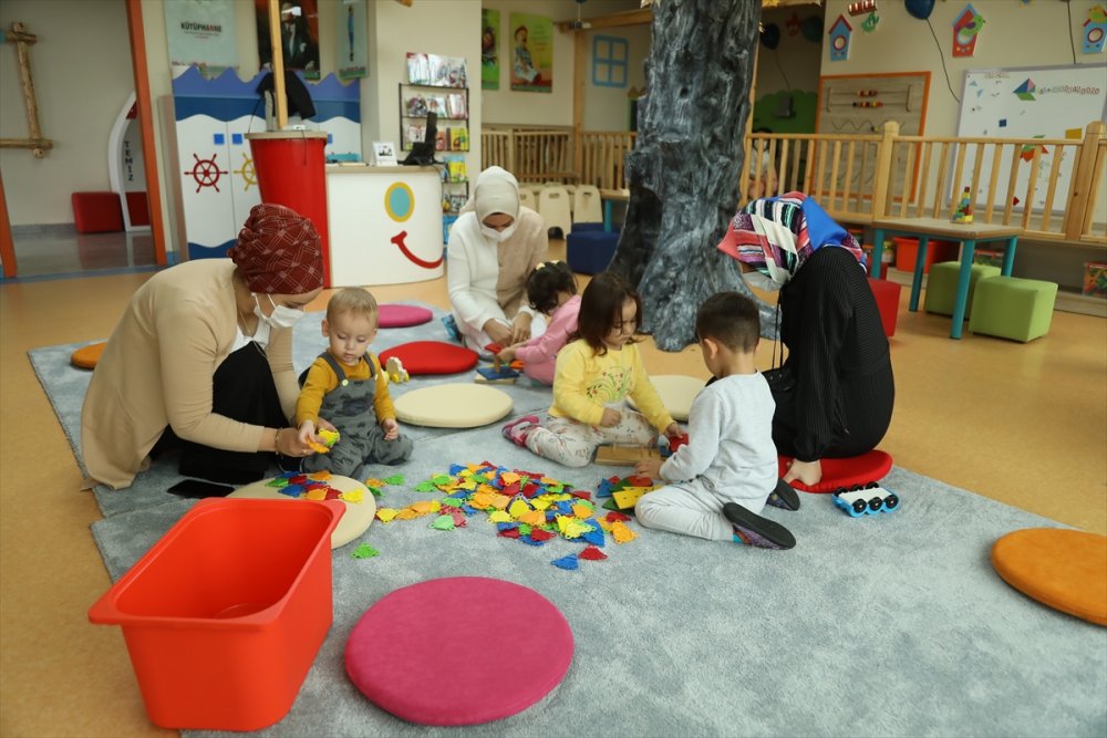 Bu kütüphanede çocuklar keyifli ve verimli zaman geçiriyor