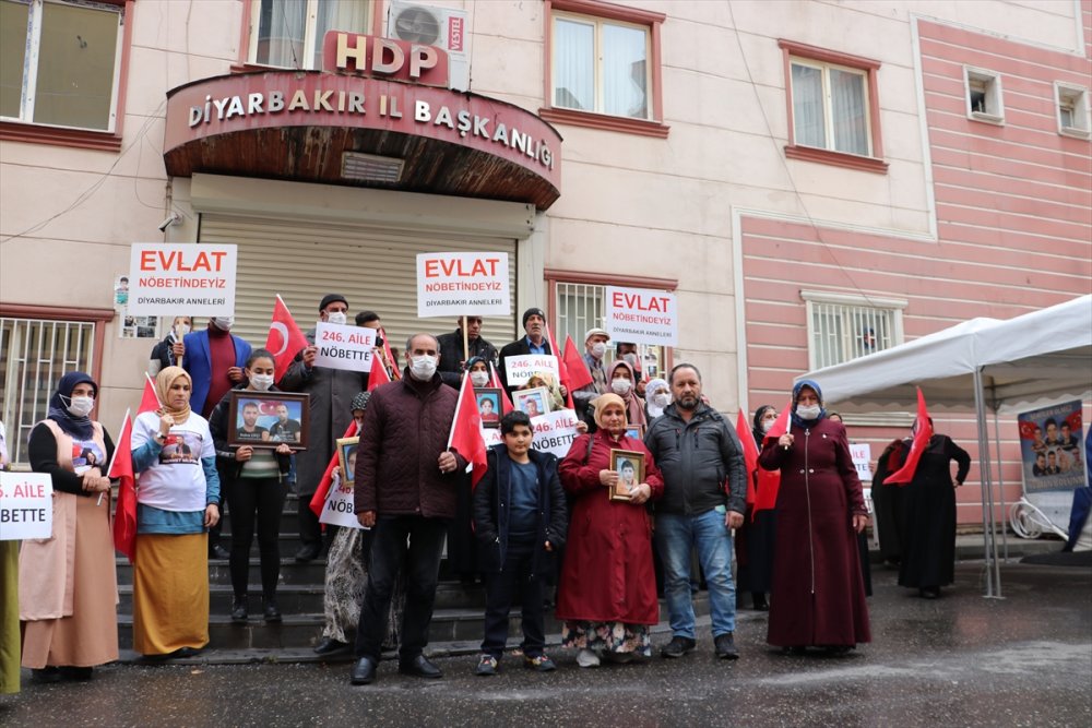 Diyarbakır annelerinin oturma eylemine bir aile daha katıldı
