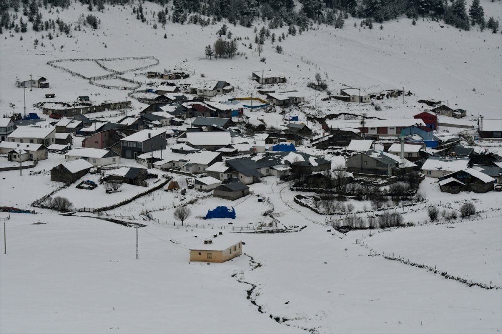 Kars'ın Sarıkamış ilçesi karla kaplandı