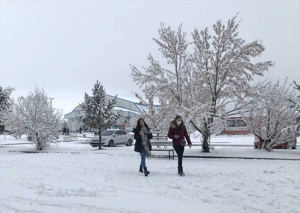 Kars'ın Sarıkamış ilçesi karla kaplandı