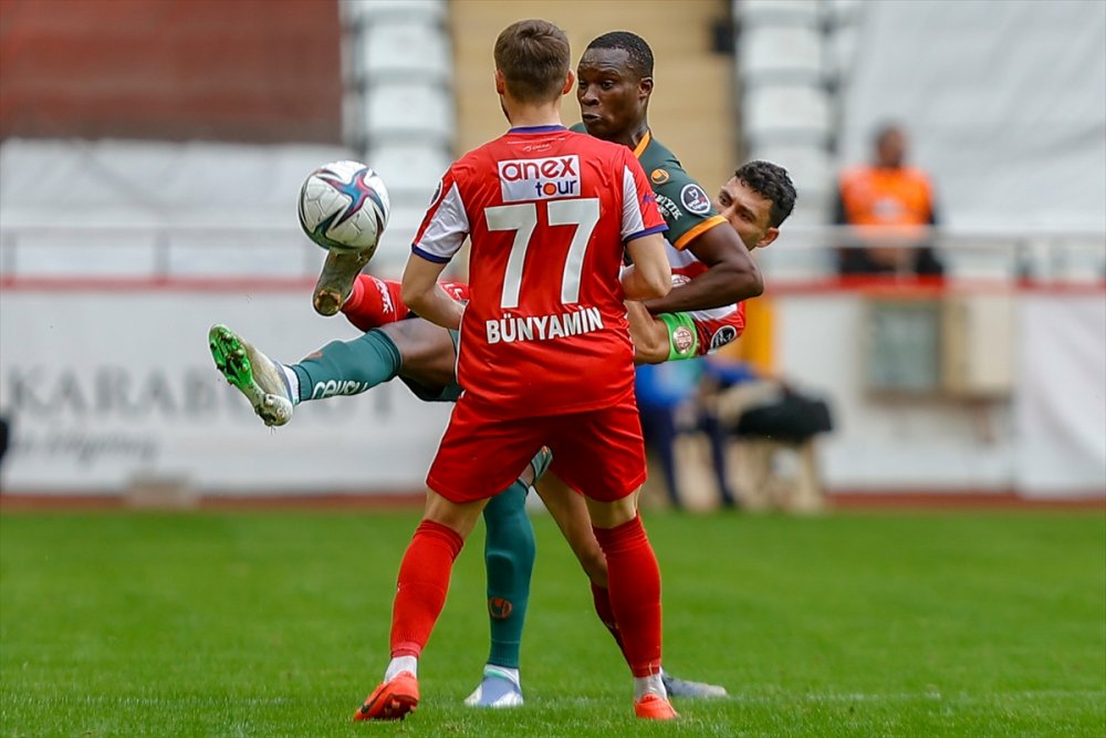 Derbiyi Antalyaspor Kazandı 3-0