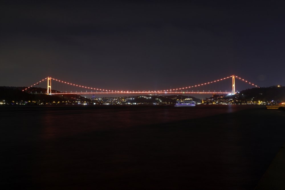 FSM Köprüsü, kadına yönelik şiddetle mücadele için turuncuyla aydınlatıldı