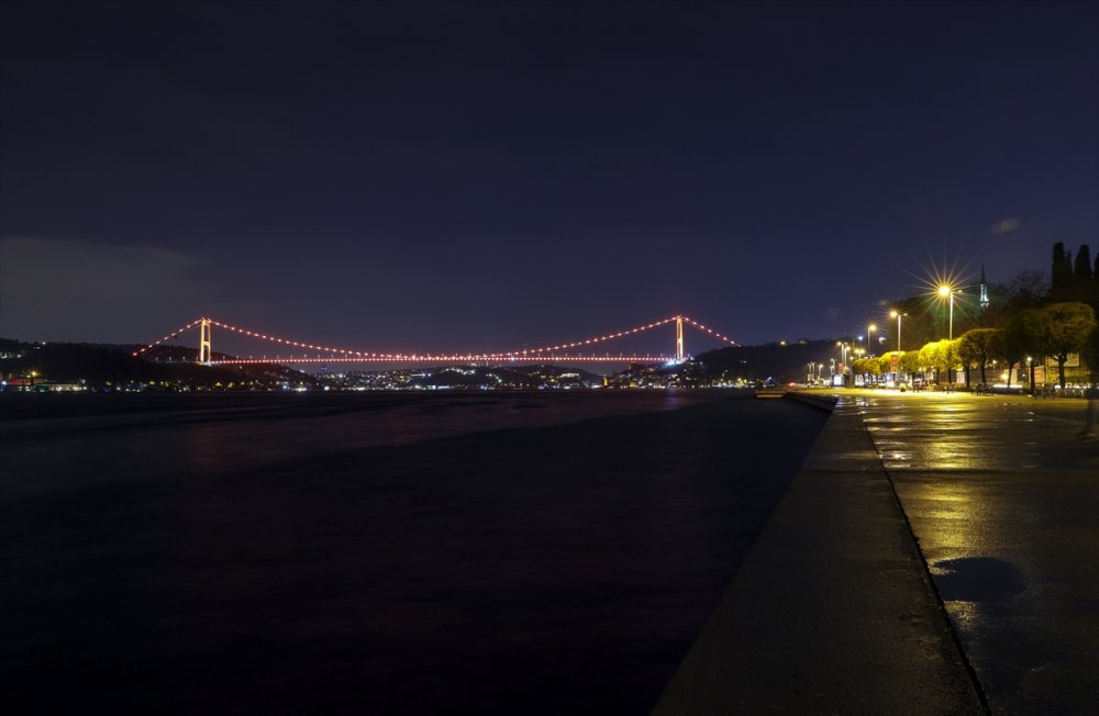 FSM Köprüsü, kadına yönelik şiddetle mücadele için turuncuyla aydınlatıldı