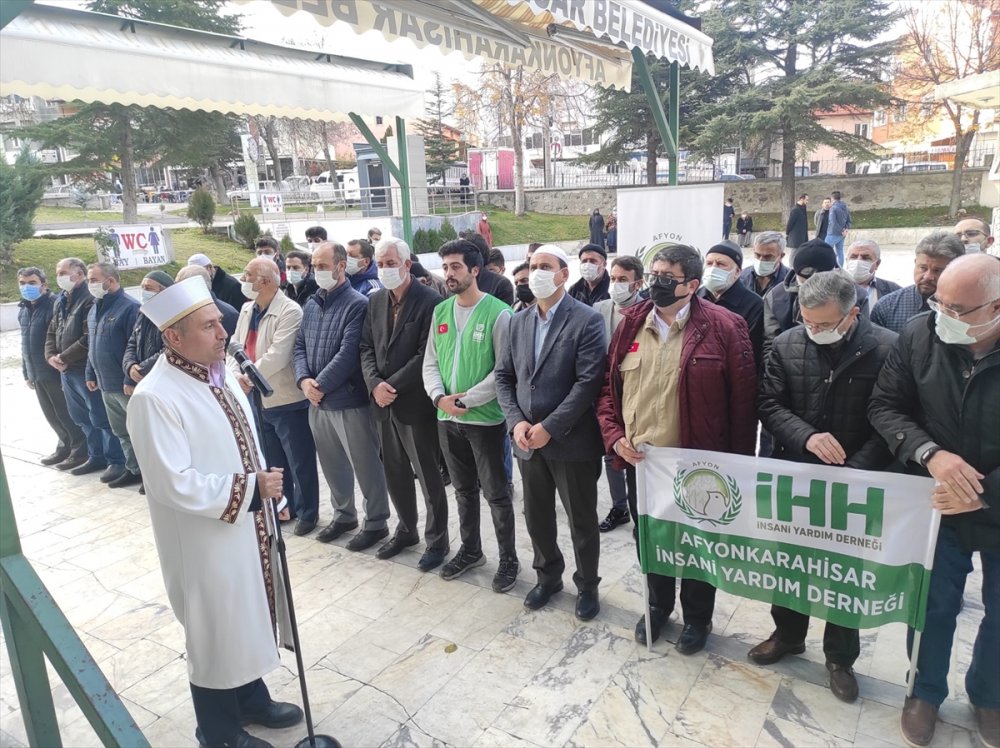 Genç İHH gönüllüleri için Afyonkarahisar'da gıyabi cenaze namazı kılındı