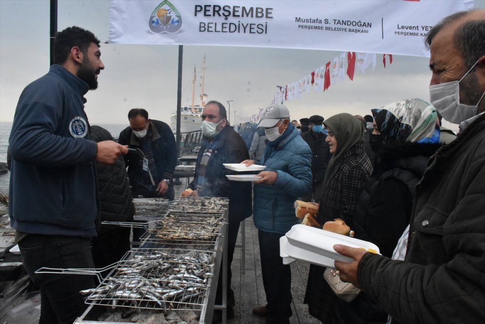 Ordu'da festivalde vatandaşlara 5 ton ızgara hamsi ikram edildi