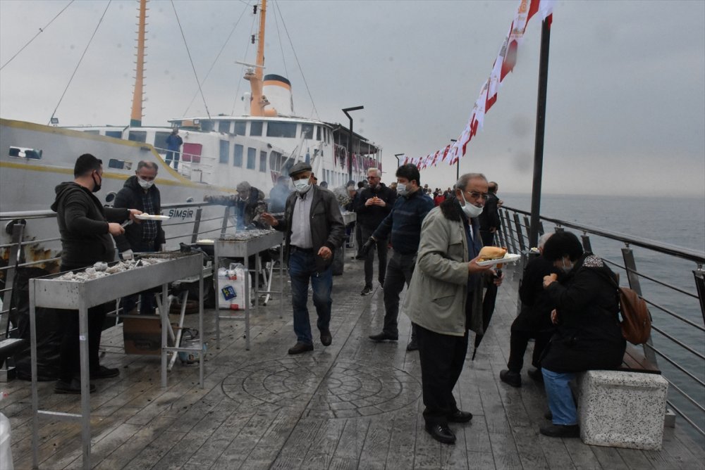 Ordu'da festivalde vatandaşlara 5 ton ızgara hamsi ikram edildi