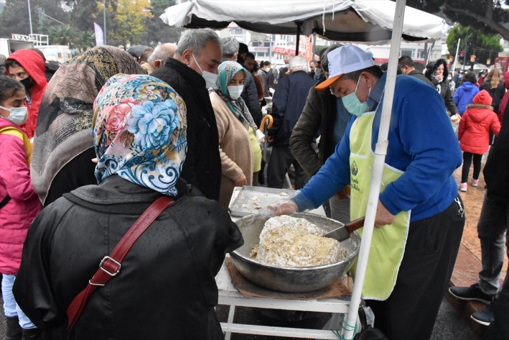 Ordu'da festivalde vatandaşlara 5 ton ızgara hamsi ikram edildi