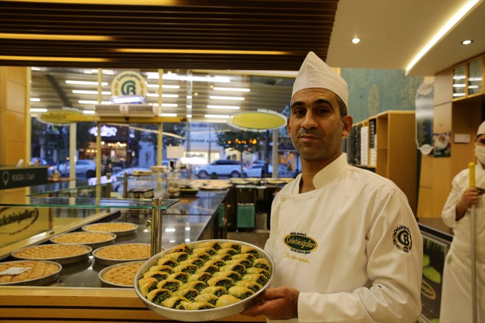 Gaziantepli baklavacılar gelenekselcilikten vazgeçmiyor