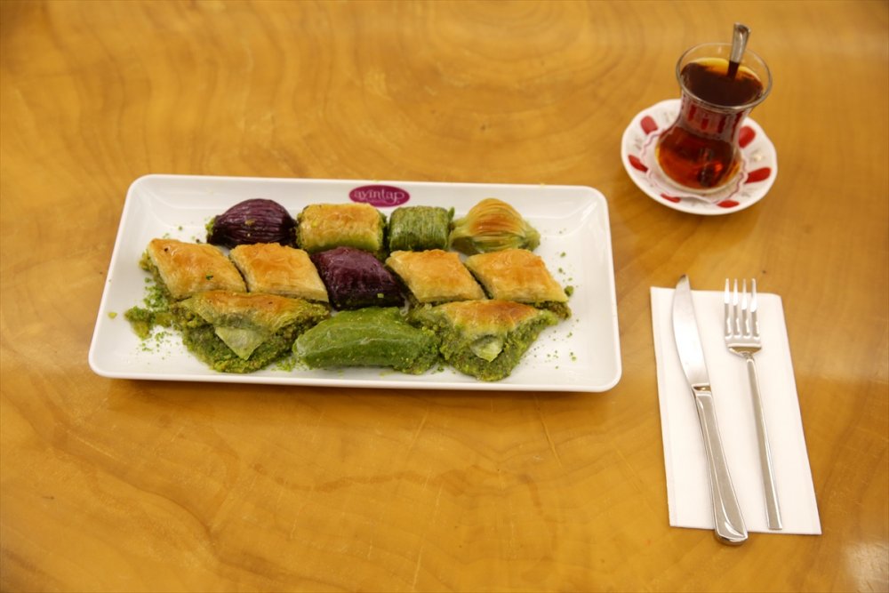 Gaziantepli baklavacılar gelenekselcilikten vazgeçmiyor