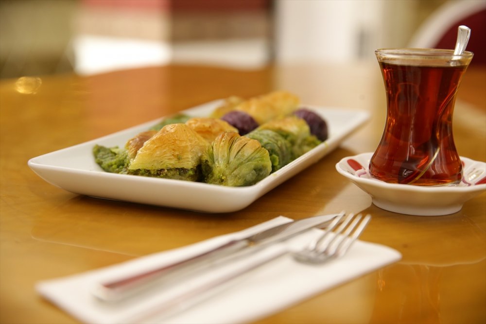 Gaziantepli baklavacılar gelenekselcilikten vazgeçmiyor