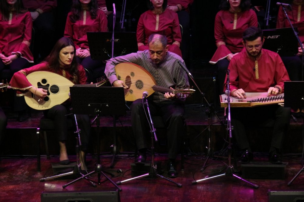 Konya'da Mevlana'nın vefatının 748. yıl dönümü dolayısıyla konser verildi