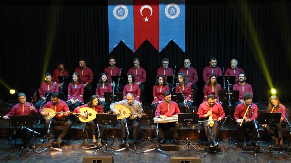 Konya'da Mevlana'nın vefatının 748. yıl dönümü dolayısıyla konser verildi