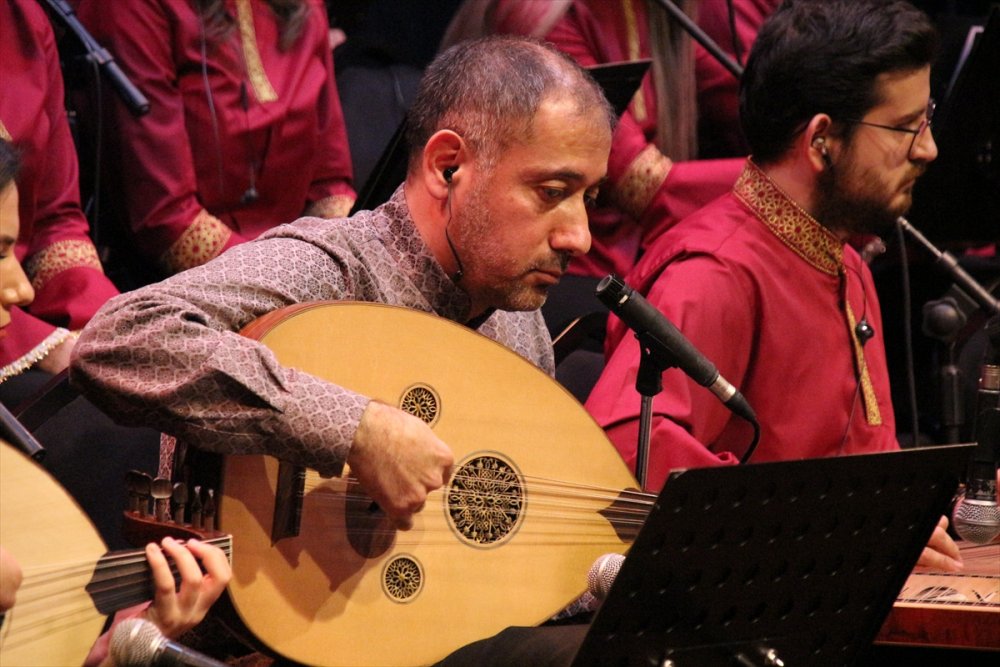 Konya'da Mevlana'nın vefatının 748. yıl dönümü dolayısıyla konser verildi