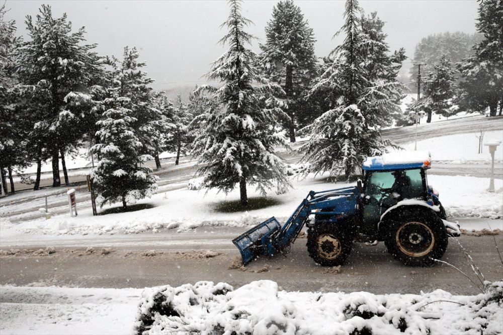 Bolu'da yoğun kar yağışı. Kalınlık Kartalkaya’da 40 santimetreyi geçti