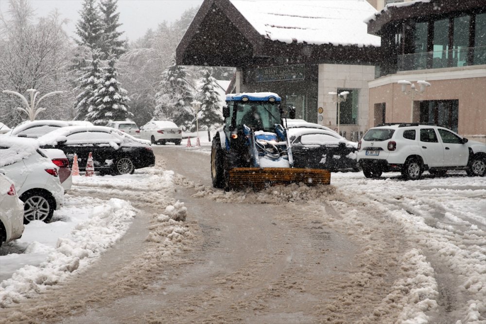 Bolu'da yoğun kar yağışı. Kalınlık Kartalkaya’da 40 santimetreyi geçti