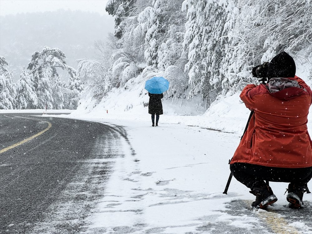 Domaniç Dağları'nda kar yağışı etkili oluyor