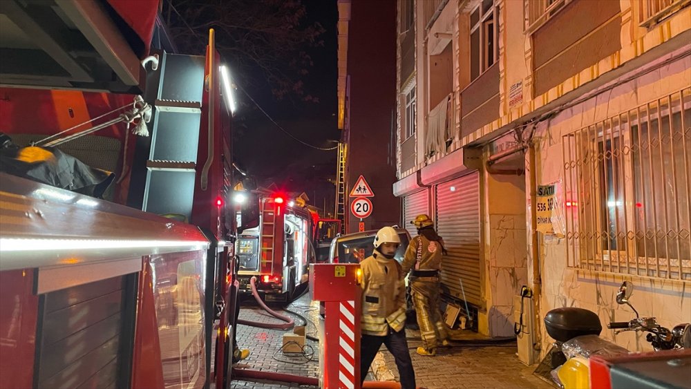 Beyoğlu’ndaki bir binada çıkan yangın söndürüldü