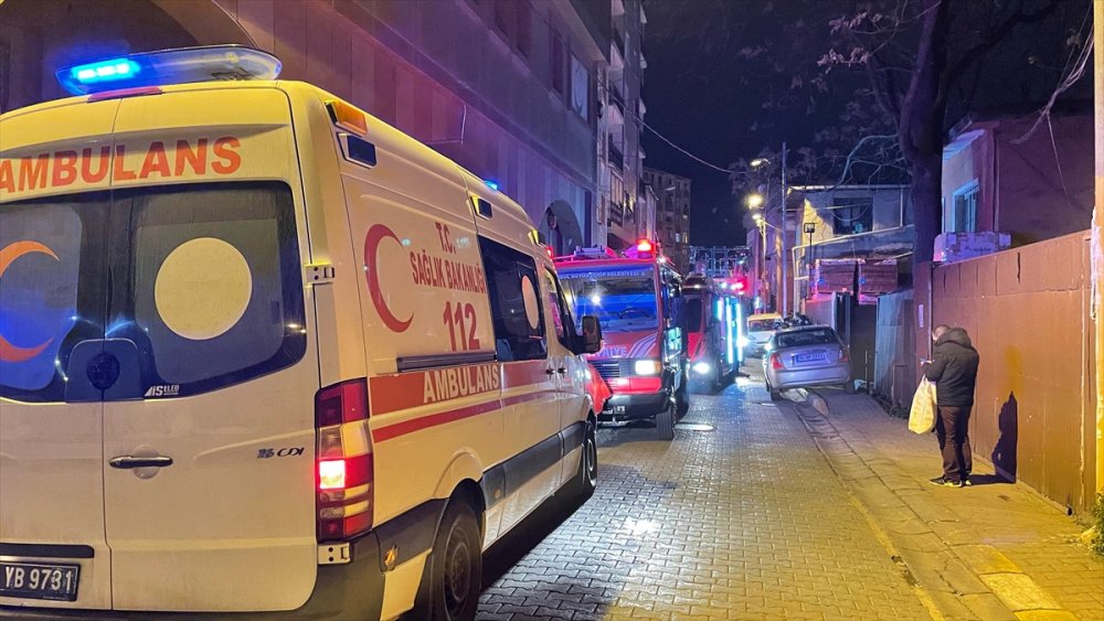 Beyoğlu’ndaki bir binada çıkan yangın söndürüldü