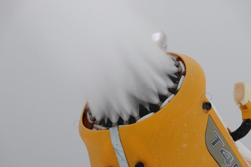 Yıldız Dağı'nda kar kalınlığı 35 santimetreye ulaştı