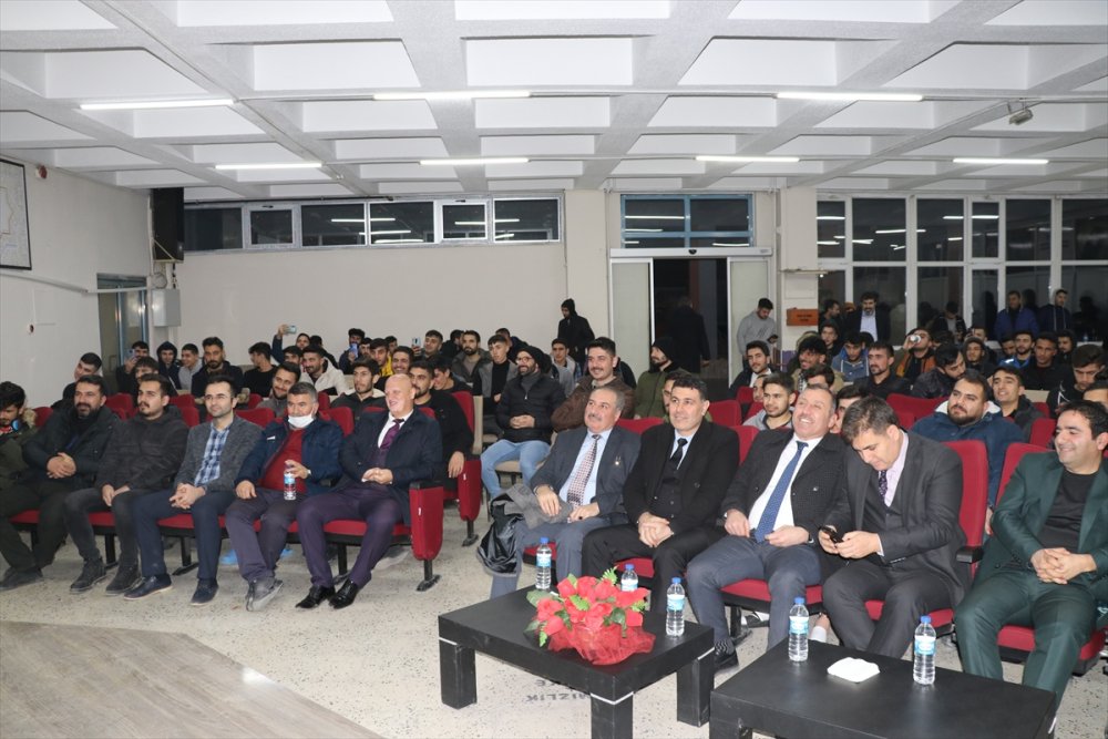 Iğdır'da üniversite öğrencilerine halk ozanlarından moral konseri