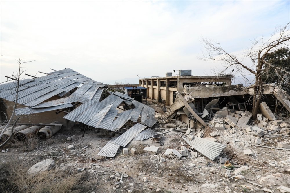 Rus savaş uçağı, İdlib'de su dağıtım istasyonunu bombaladı