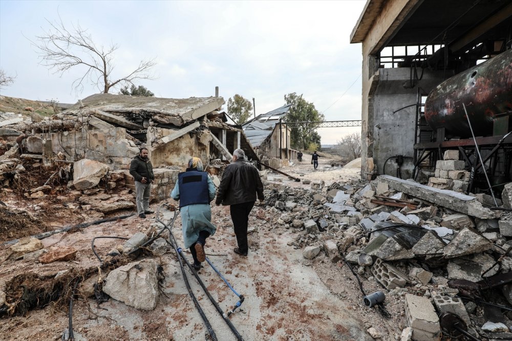 Rus savaş uçağı, İdlib'de su dağıtım istasyonunu bombaladı