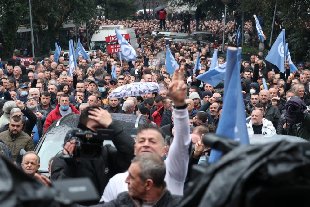 Arnavutluk'taki protestolarda gerginlik yaşandı