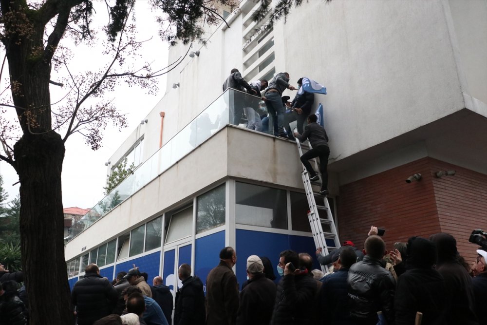 Arnavutluk'taki protestolarda gerginlik yaşandı