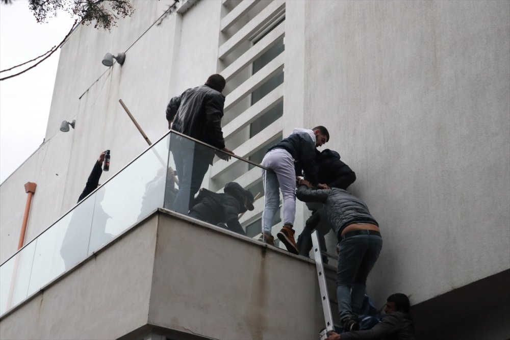 Arnavutluk'taki protestolarda gerginlik yaşandı