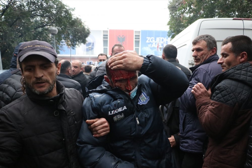 Arnavutluk'taki protestolarda gerginlik yaşandı