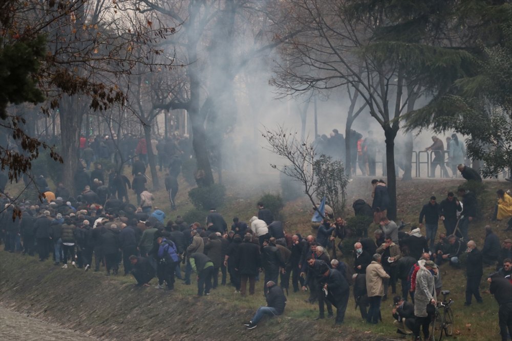 Arnavutluk'taki protestolarda gerginlik yaşandı